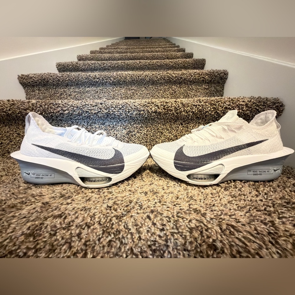 Nike Alpha Fly 3
Women’s 8.5/Mens 7